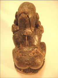 figurine poupee bois antiquite dieu krisna vole le beurre inde