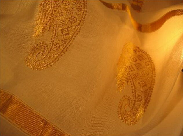 sari coton jamdani tisse main blanc or inde