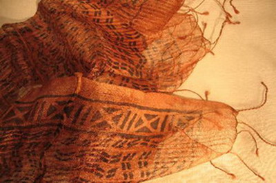 chale soie tisse main imprime geometrique au tampon rose brun kalamkari inde