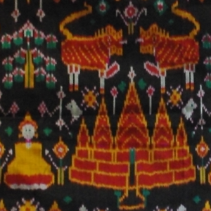  etole soie ikat tissee main multicolore sur fond noir bordure rouge cambodge