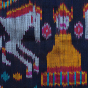  etole soie ikat tissee main multicolore sur fond noir bordure rouge cambodge