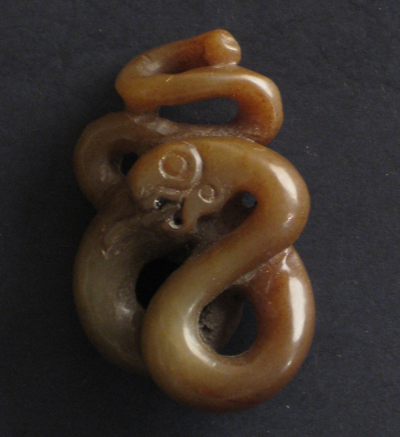 sculpture jade brun antiquite bijou serpent chine