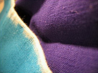 nappe couvre lit coton ikat detail tissé main bandes bleu blanc inde