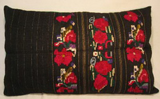 coussin tablier ancien laine tisse main rebrode fleurs bulgarie