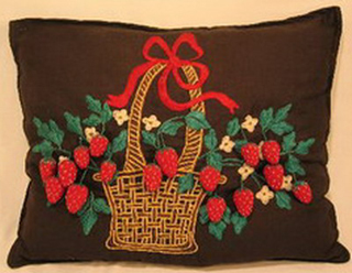 coussin ancien noir brode decor panier de fraises en pompons bulgarie