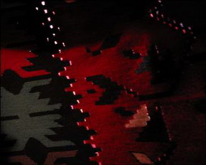 tapis kilim coton laine decor floral fond rouge detail des jours bulgarie